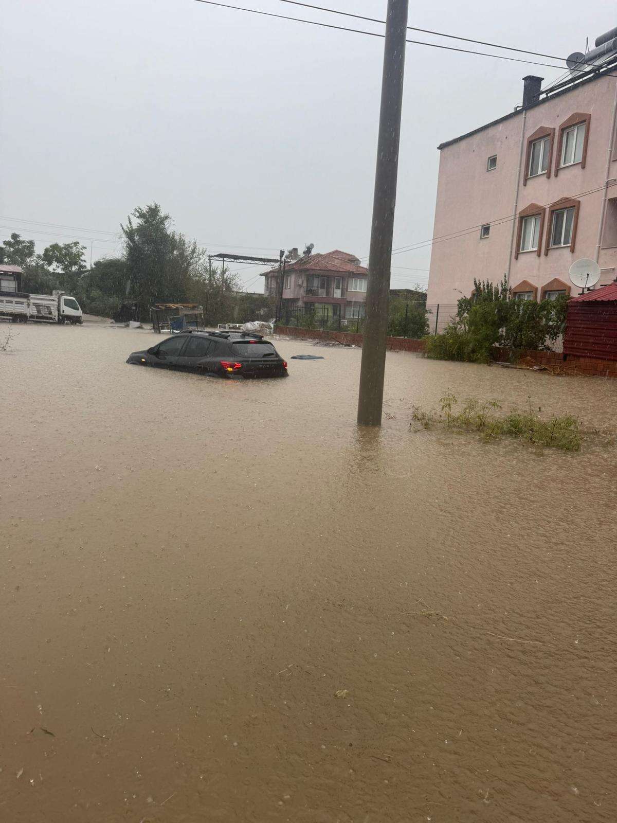 Muğla’da Sağanak ve Fırtına Hayatı Felç Etti 11
